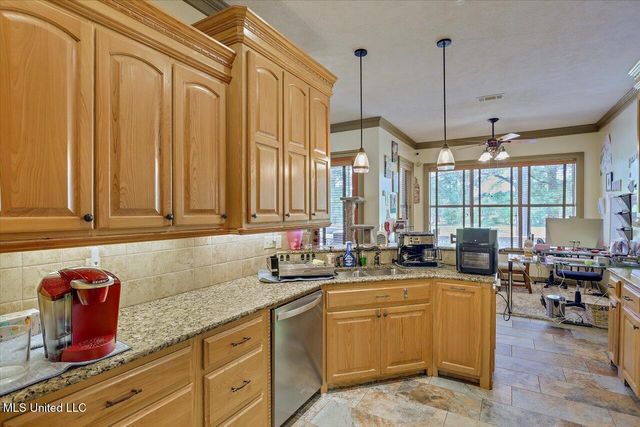 168 Woodlands Glen Cir, Brandon, MS 39047