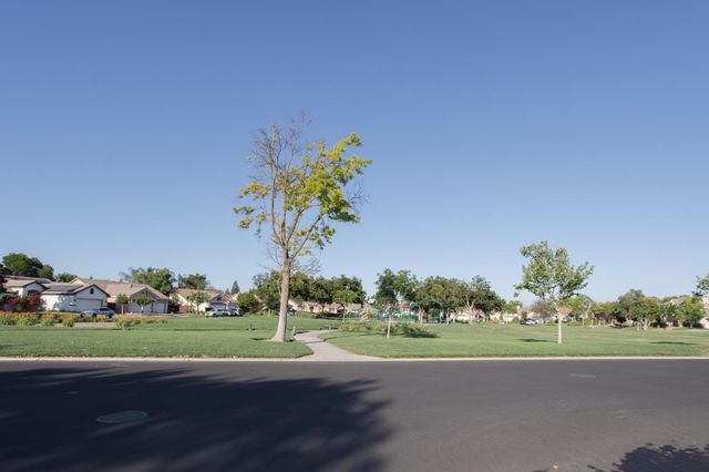 4797 N Pinebury Way, Clovis, CA 93619