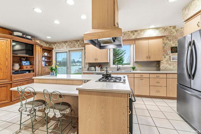 6 Clarendon Drive, Elkhart, IN 46516