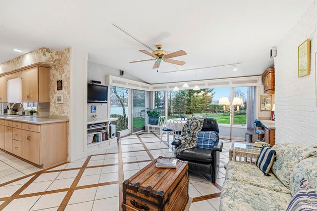 6 Clarendon Drive, Elkhart, IN 46516