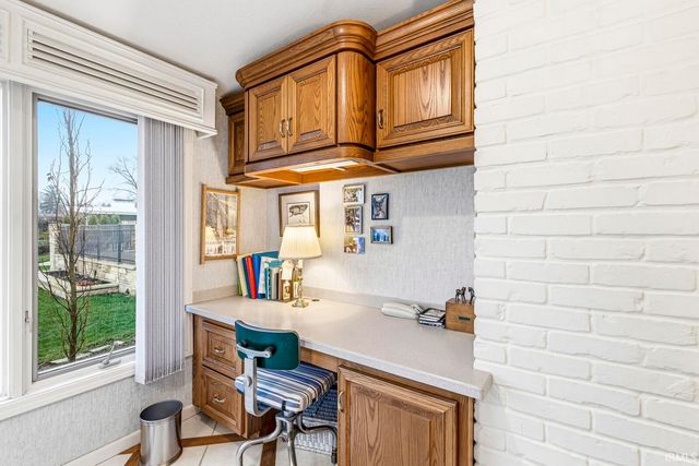 6 Clarendon Drive, Elkhart, IN 46516