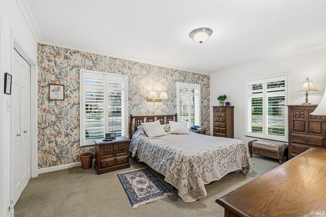 6 Clarendon Drive, Elkhart, IN 46516