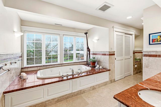 6 Clarendon Drive, Elkhart, IN 46516