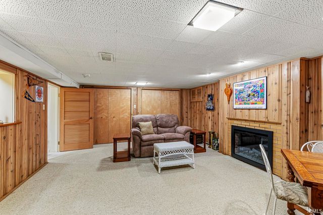 6 Clarendon Drive, Elkhart, IN 46516