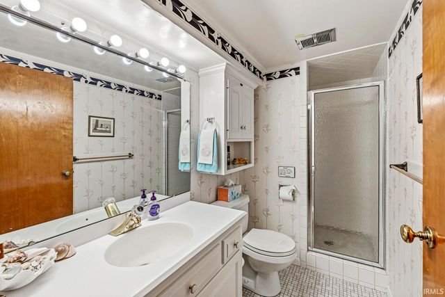 6 Clarendon Drive, Elkhart, IN 46516