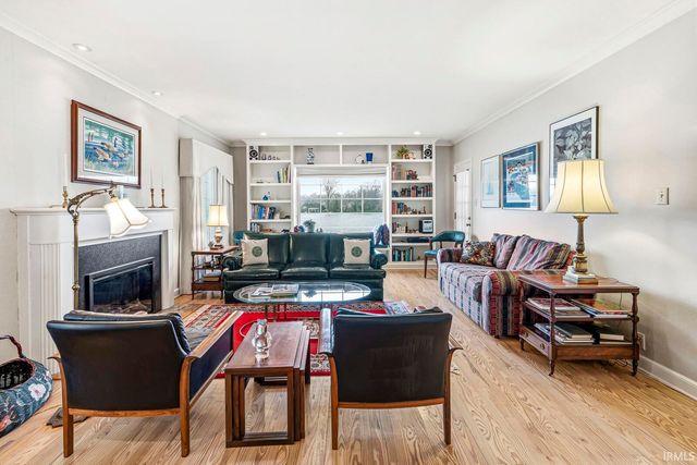 6 Clarendon Drive, Elkhart, IN 46516