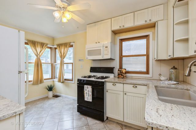 174 Harvey Avenue, Grayslake, IL 60030
