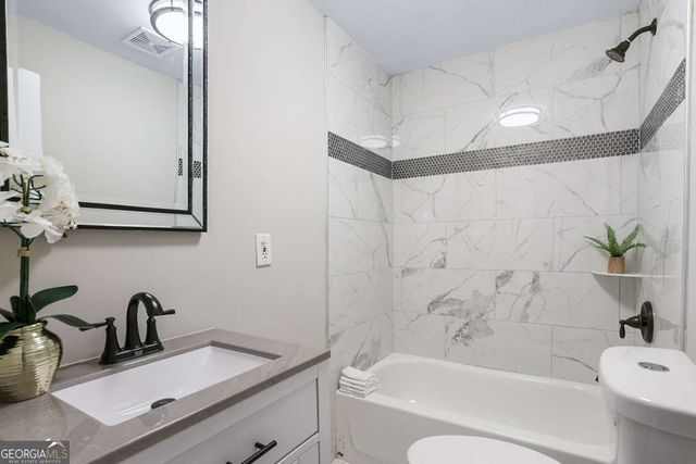 3127 Gilbert Street, Savannah, GA 31404