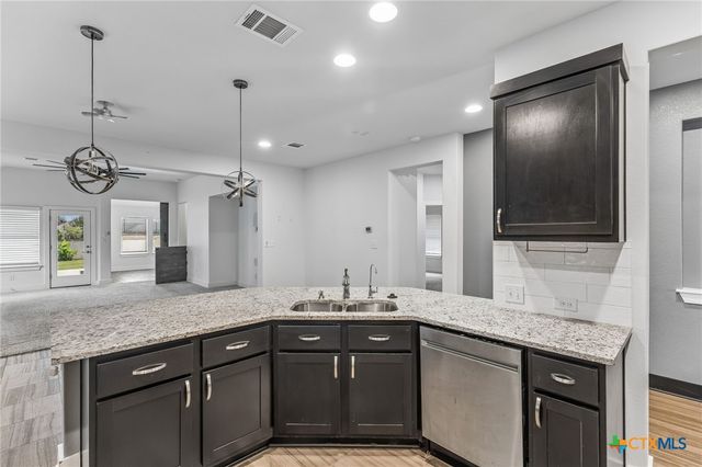 318 Blue Oak Boulevard, San Marcos, TX 78666