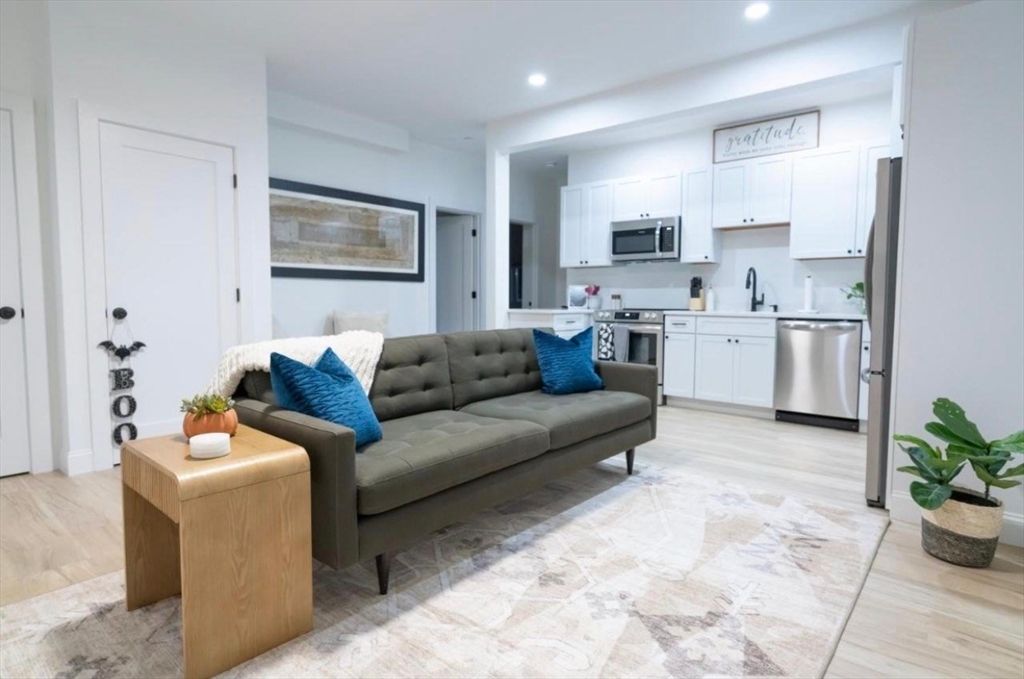 8 Enon St 102, Beverly, MA 01915