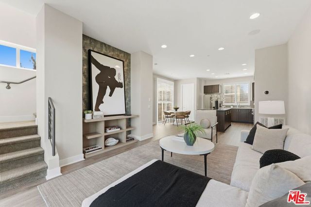 2753 Waverly Drive 806, Los Angeles, CA 90039