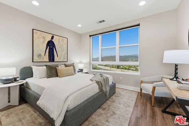 2753 Waverly Drive 806, Los Angeles, CA 90039