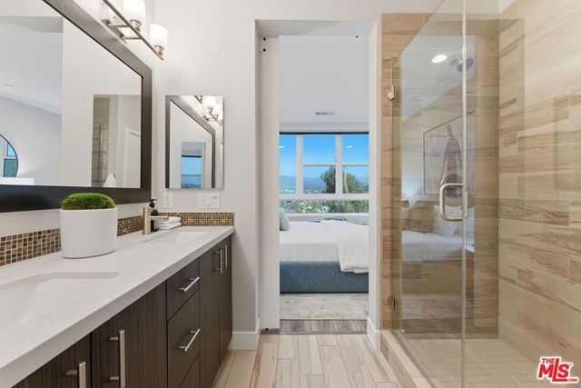 2753 Waverly Drive 806, Los Angeles, CA 90039