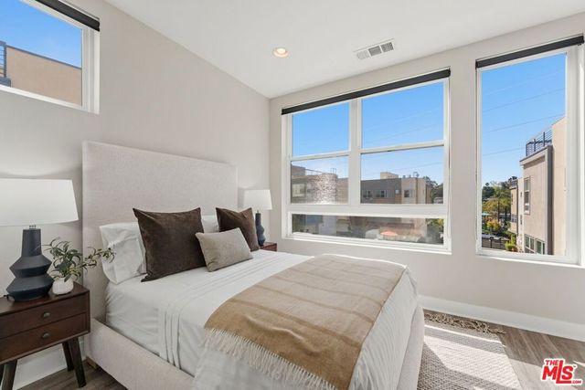 2753 Waverly Drive 806, Los Angeles, CA 90039