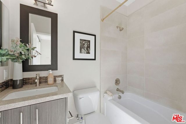 2753 Waverly Drive 806, Los Angeles, CA 90039