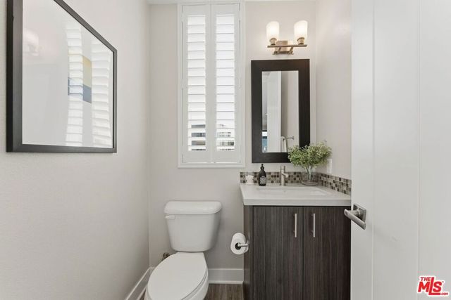 2753 Waverly Drive 806, Los Angeles, CA 90039