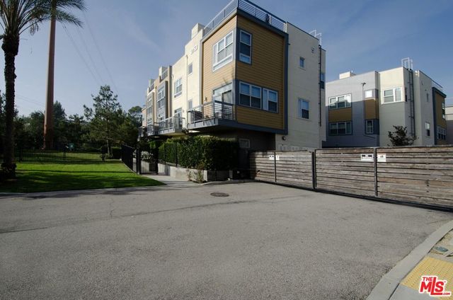 2753 Waverly Drive 806, Los Angeles, CA 90039