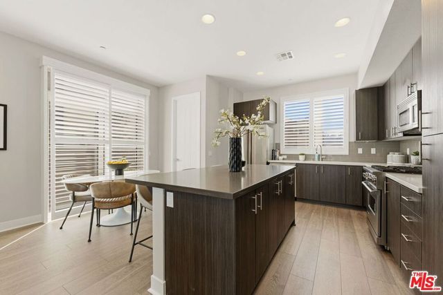 2753 Waverly Drive 806, Los Angeles, CA 90039