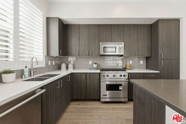 2753 Waverly Drive 806, Los Angeles, CA 90039