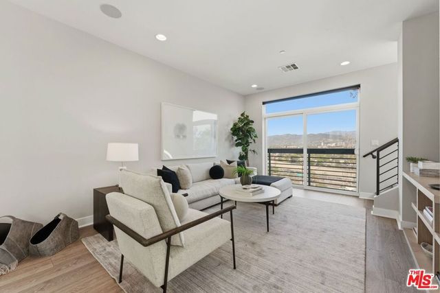 2753 Waverly Drive 806, Los Angeles, CA 90039