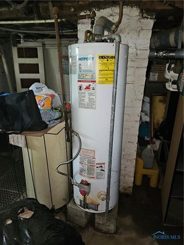 2465 Lawton Avenue, Toledo, OH 43620