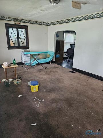 2465 Lawton Avenue, Toledo, OH 43620