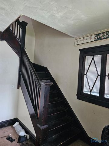 2465 Lawton Avenue, Toledo, OH 43620