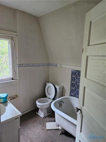 2465 Lawton Avenue, Toledo, OH 43620