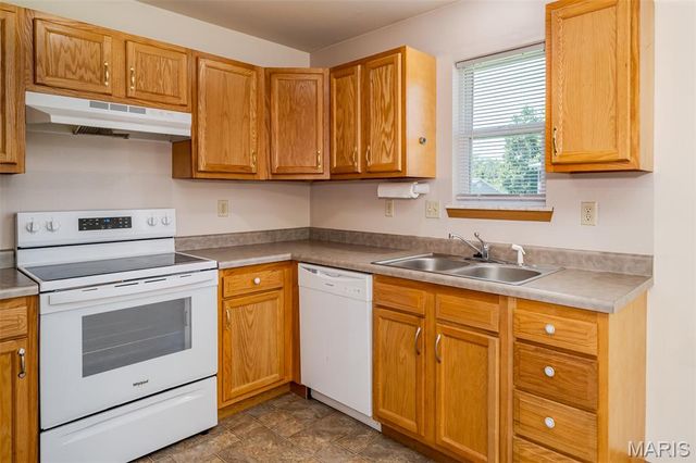 2 Iron Hill Court, St Clair, MO 63077