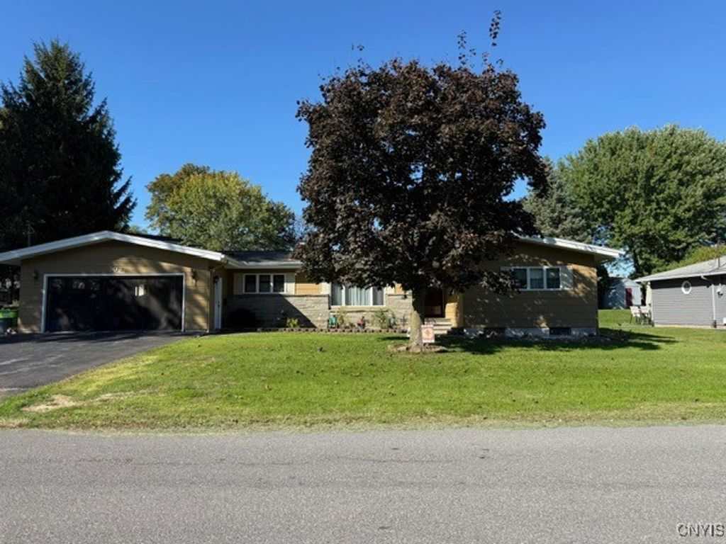 303 Chestnut Heights Drive, Salina, NY 13088