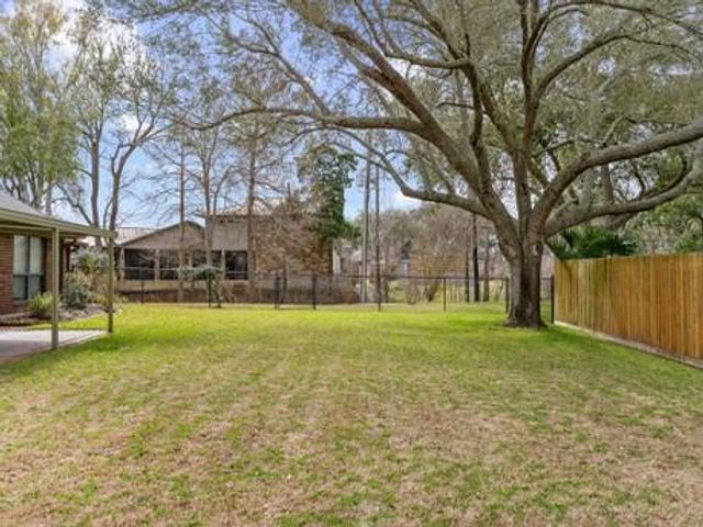 6 Valhalla Drive, Bay City, TX 77414