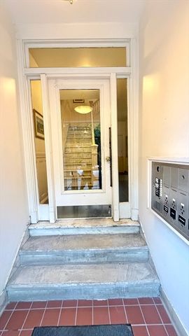 40 Winchester St 8, Brookline, MA 02446