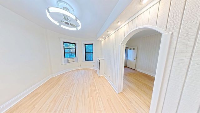 40 Winchester St 8, Brookline, MA 02446