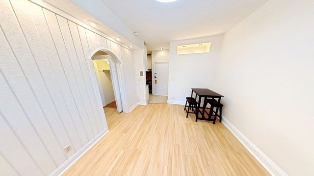 40 Winchester St 8, Brookline, MA 02446