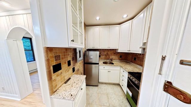 40 Winchester St 8, Brookline, MA 02446