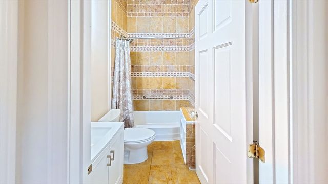 40 Winchester St 8, Brookline, MA 02446