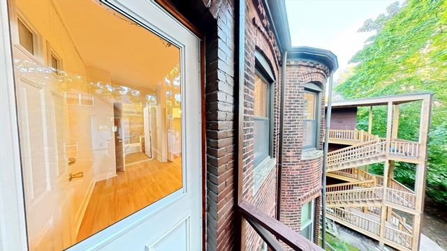 40 Winchester St 8, Brookline, MA 02446