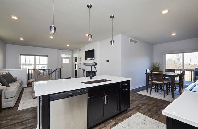 5438 S Prairie View Drive, West Des Moines, IA 50266