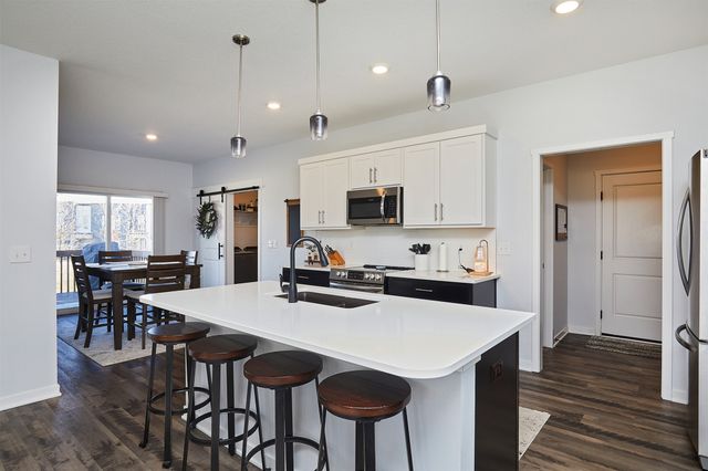 5438 S Prairie View Drive, West Des Moines, IA 50266