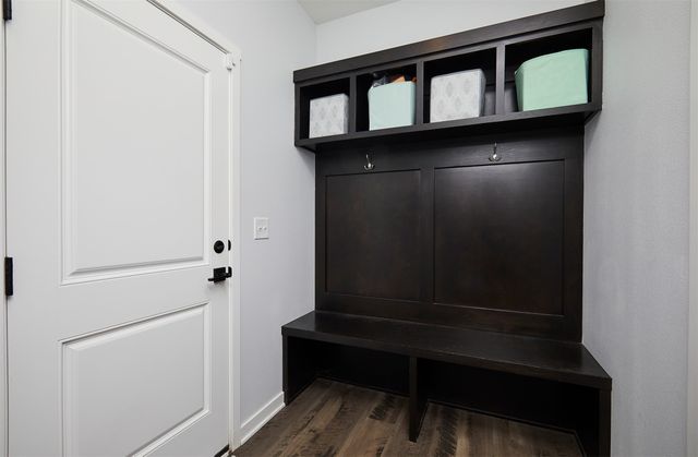 5438 S Prairie View Drive, West Des Moines, IA 50266