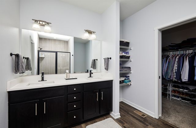 5438 S Prairie View Drive, West Des Moines, IA 50266