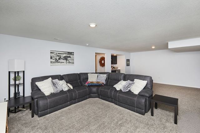 5438 S Prairie View Drive, West Des Moines, IA 50266