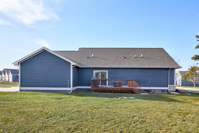 5438 S Prairie View Drive, West Des Moines, IA 50266