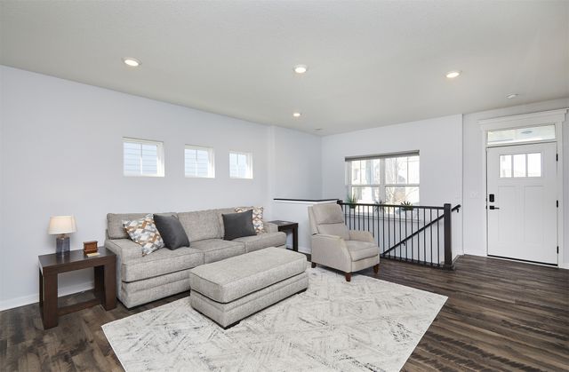 5438 S Prairie View Drive, West Des Moines, IA 50266