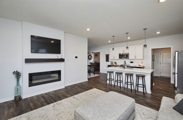 5438 S Prairie View Drive, West Des Moines, IA 50266