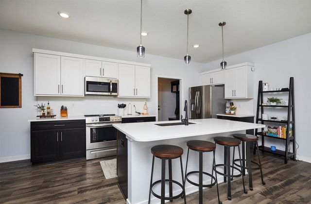 5438 S Prairie View Drive, West Des Moines, IA 50266