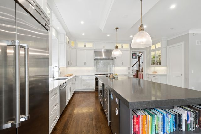 3830 N LOWELL Avenue, Chicago, IL 60641