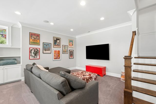 3830 N LOWELL Avenue, Chicago, IL 60641