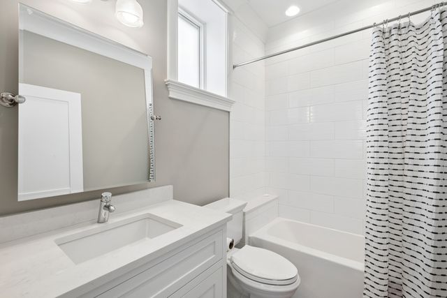 3830 N LOWELL Avenue, Chicago, IL 60641