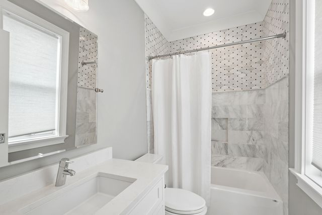 3830 N LOWELL Avenue, Chicago, IL 60641